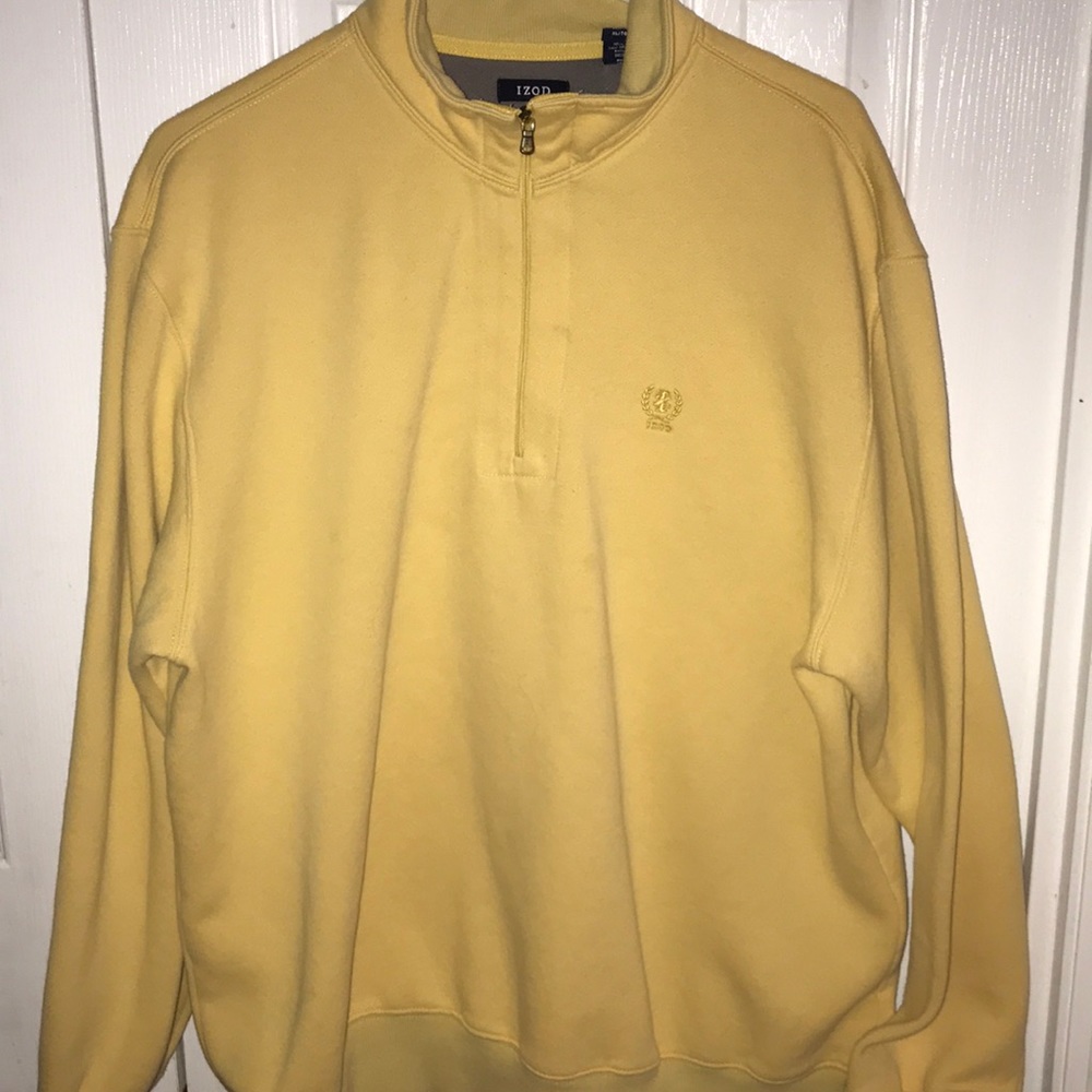 Izod men’s yellow sweater